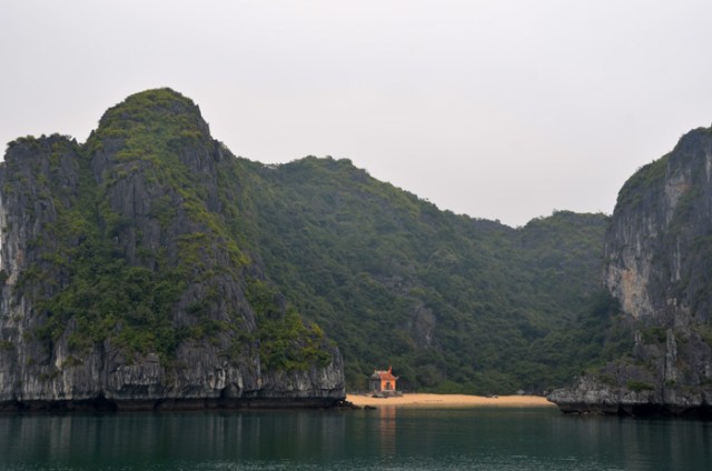 Temple, Ha Long Bay